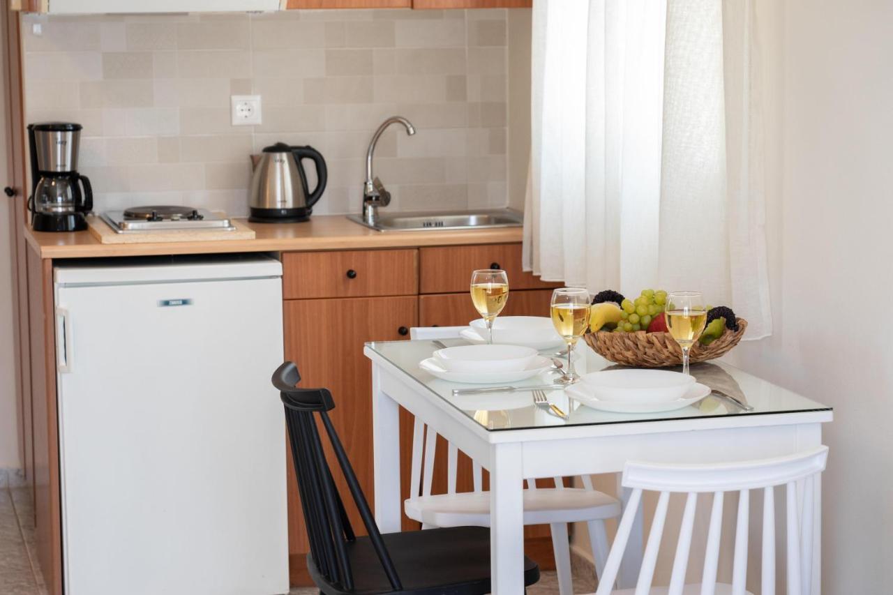סאמי Pavlatos Apartments & Studios מראה חיצוני תמונה